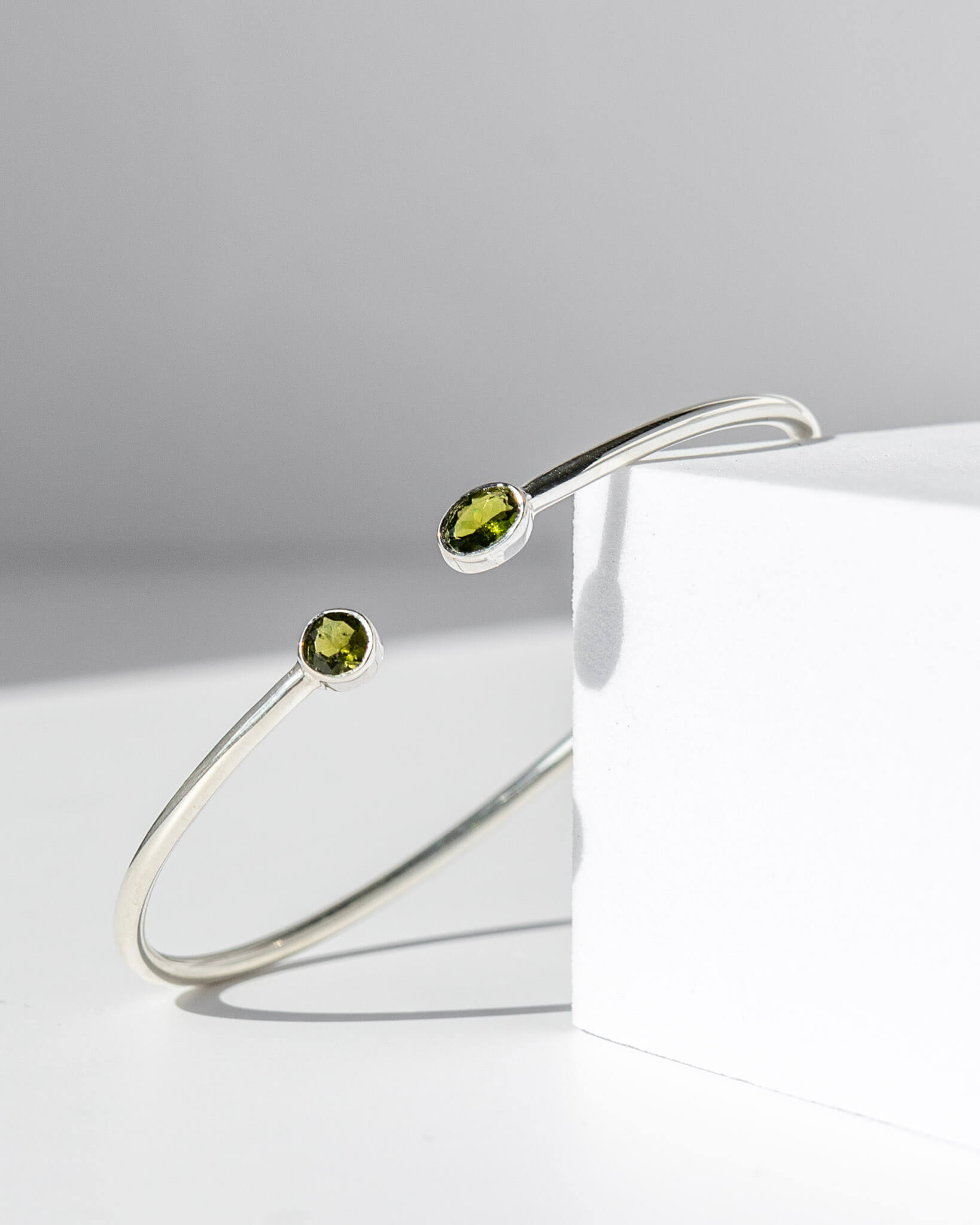 Green Tourmaline Faceted Bangle 925 Sterling Silver Bracelet Healing Crystal